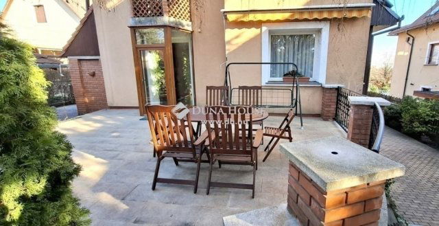 Eladó családi ház, Szentendrén 339 M Ft, 10 szobás