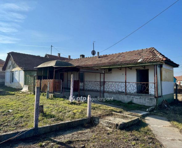 Eladó családi ház, Szentlőrinckátán 8.2 M Ft, 1+2 szobás