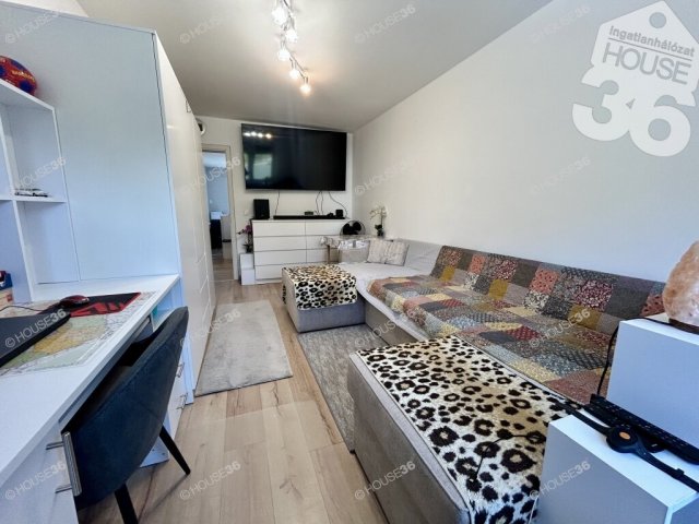 Eladó panellakás, Kecskeméten 49.99 M Ft, 2 szobás