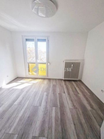 Eladó panellakás, Pécsett 55.9 M Ft, 2 szobás