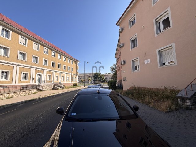 Eladó téglalakás, Várpalotán, Szent Imre utcában 24 M Ft