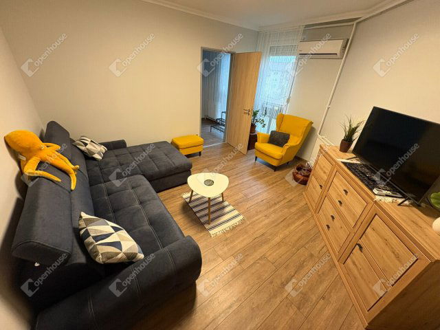 Eladó panellakás, Debrecenben 68.5 M Ft, 3 szobás