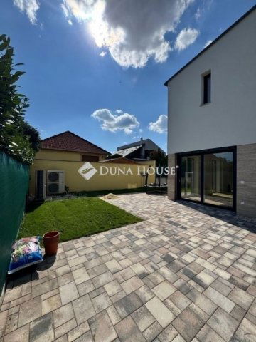 Eladó ikerház, Veszprémben 189.9 M Ft, 5 szobás