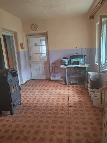 Eladó családi ház, Tiszatenyőn 5.9 M Ft, 2 szobás