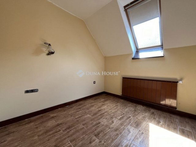 Eladó családi ház, Zamárdiban 144.9 M Ft, 7 szobás