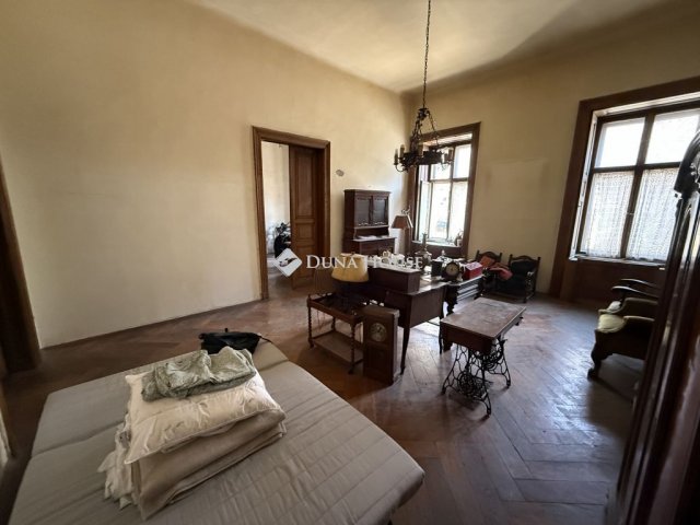 Eladó téglalakás, Budapesten, V. kerületben 179 M Ft, 2 szobás