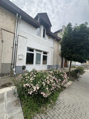 Eladó üzlethelyiség, Tiszafüreden 37 M Ft, 3 szobás