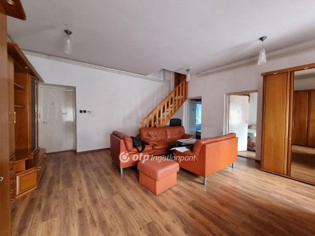 Eladó téglalakás, Devecseren 24.9 M Ft, 2+1 szobás