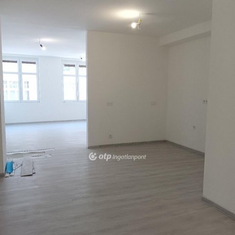 Eladó téglalakás, Budapesten, VI. kerületben 79.9 M Ft, 1 szobás