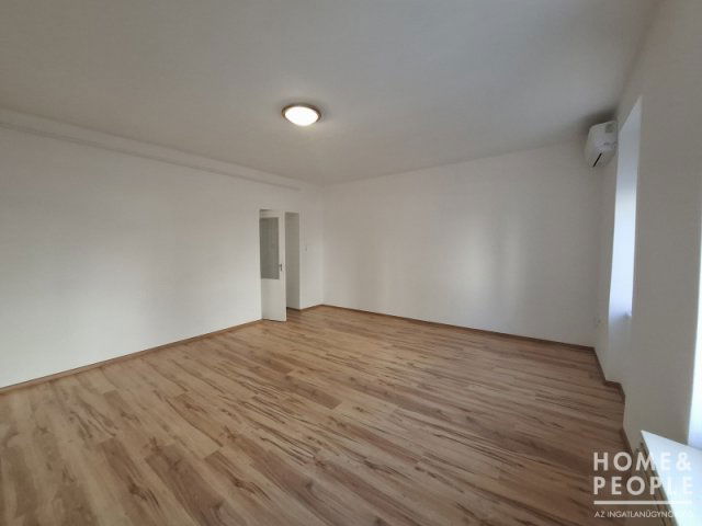 Eladó téglalakás, Szegeden 36 M Ft, 1 szobás