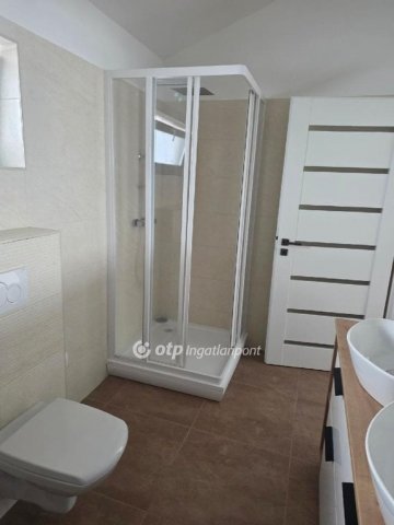 Eladó családi ház, Vecsésen 245 M Ft, 6 szobás