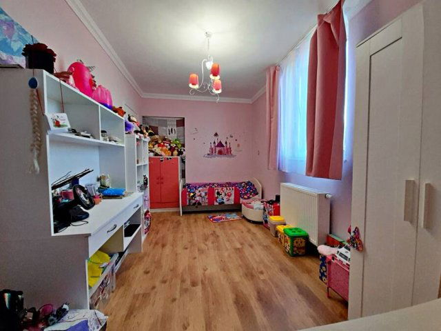 Eladó családi ház, Békéscsabán 79.9 M Ft, 6 szobás