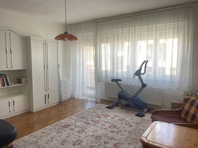 Eladó téglalakás, Baján 41 M Ft, 3 szobás