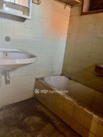 Eladó családi ház, Siklóson 9.8 M Ft, 2 szobás