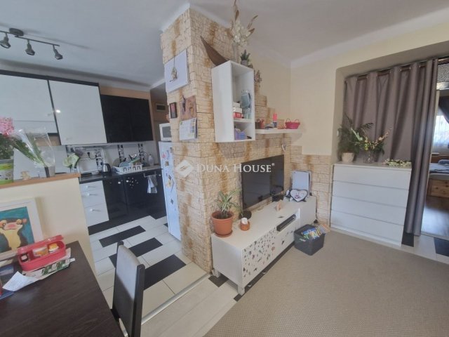 Eladó téglalakás, Szekszárdon 43 M Ft, 2+1 szobás