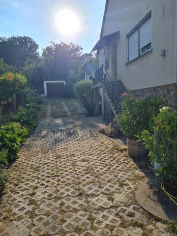 Eladó családi ház, Pécsett 89.9 M Ft, 4 szobás