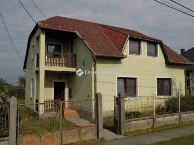 Eladó családi ház, Bősárkányon 51.9 M Ft, 5 szobás
