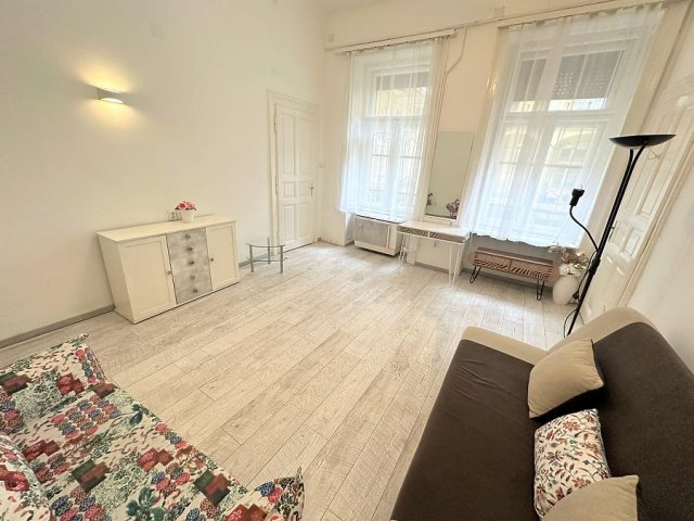 Eladó téglalakás, Budapesten, XIII. kerületben, Váci úton