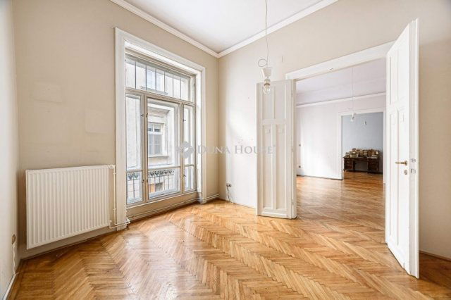 Eladó téglalakás, Budapesten, V. kerületben 219.9 M Ft, 4 szobás