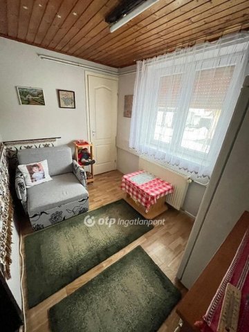 Eladó családi ház, Ajkán 49 M Ft, 2+1 szobás