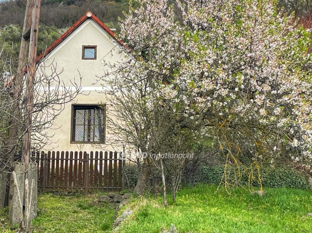 Eladó nyaraló, Somlószőlősön 15 M Ft, 2 szobás