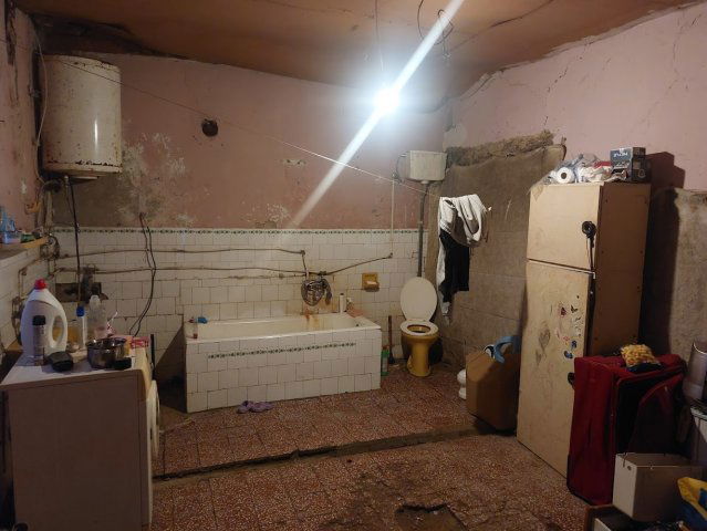 Eladó családi ház, Szakcson 3.99 M Ft, 2 szobás