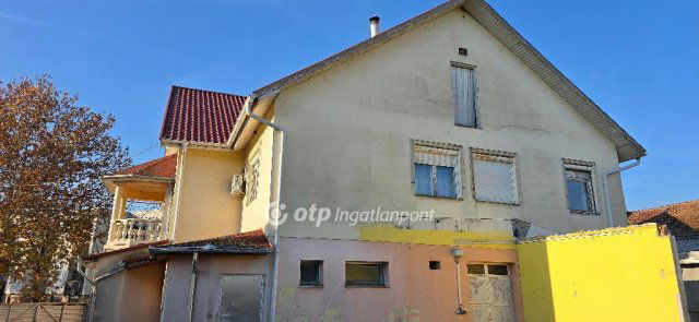 Eladó családi ház, Hajdúnánáson 66.9 M Ft, 6 szobás