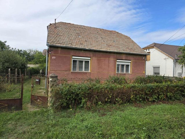 Eladó családi ház, Pécsett 34.9 M Ft, 2+1 szobás