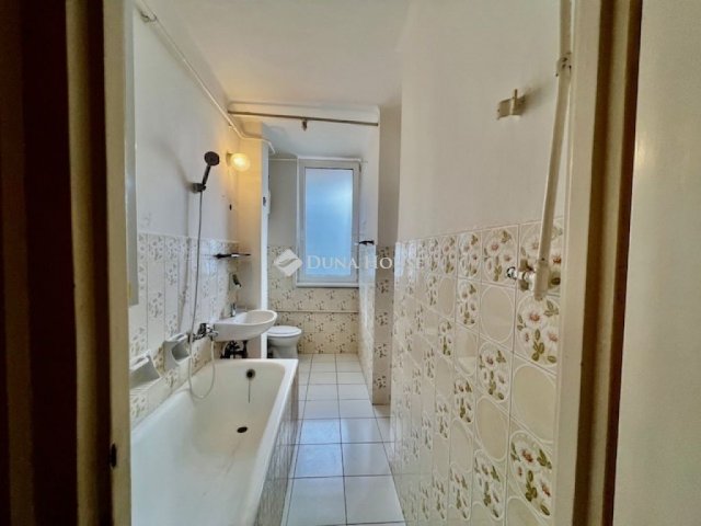 Eladó téglalakás, Nyíregyházán 38.5 M Ft, 2 szobás