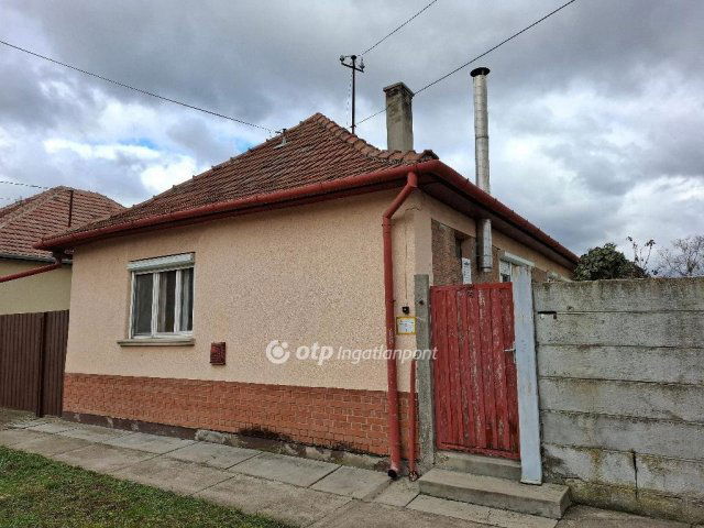 Eladó családi ház, Gyulán 28 M Ft, 3 szobás