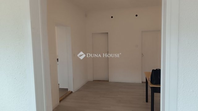 Eladó családi ház, Tápiószecsőn 59.9 M Ft, 5 szobás