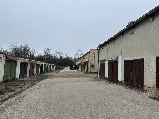 Eladó garázs, Százhalombattán 11 M Ft / költözzbe.hu