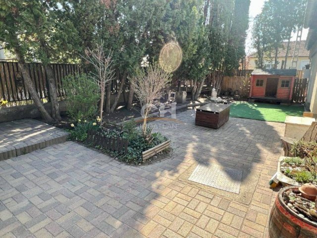 Eladó családi ház, Székesfehérvárott 170 M Ft, 5 szobás