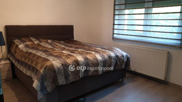 Eladó családi ház, Balatonföldváron 188 M Ft, 6+1 szobás