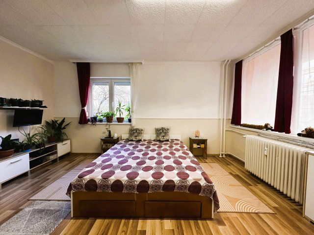 Eladó téglalakás, Komlón 23.2 M Ft, 1 szobás