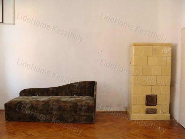 Eladó családi ház, Keszthelyen 75 M Ft, 4 szobás