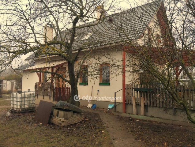 Eladó családi ház, Kőszárhegyen 150 M Ft, 3+2 szobás
