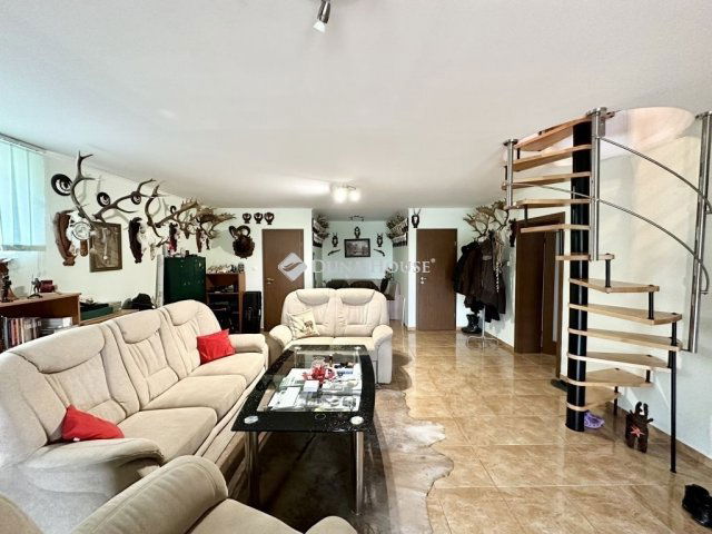 Eladó családi ház, Kozármislenyen 183.9 M Ft, 6 szobás