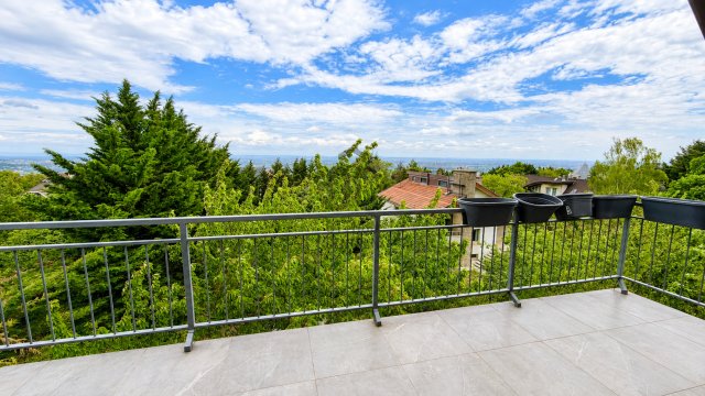 Eladó téglalakás, Budapesten, III. kerületben 180 M Ft, 4 szobás
