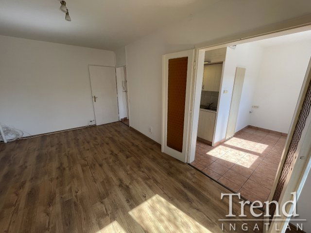 Kiadó panellakás, albérlet, Dunaújvárosban 100 E Ft / hó