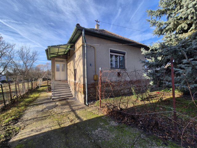 Eladó családi ház, Székesfehérvárott 65 M Ft, 3 szobás