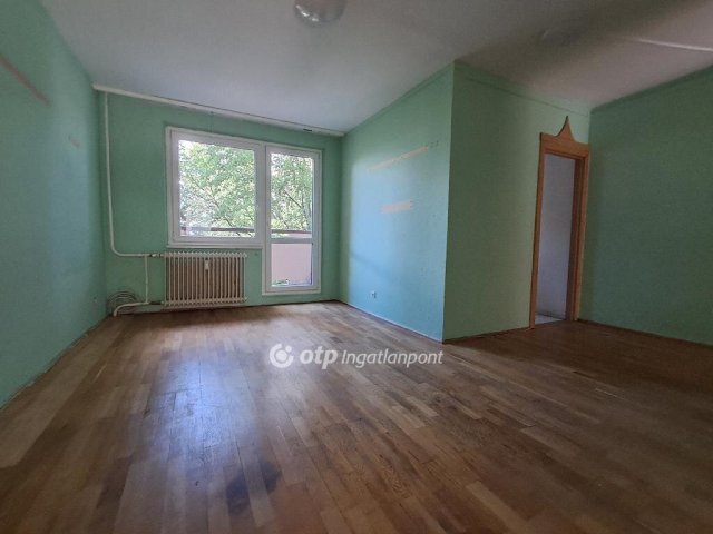 Eladó panellakás, Veszprémben 65 M Ft, 1+3 szobás