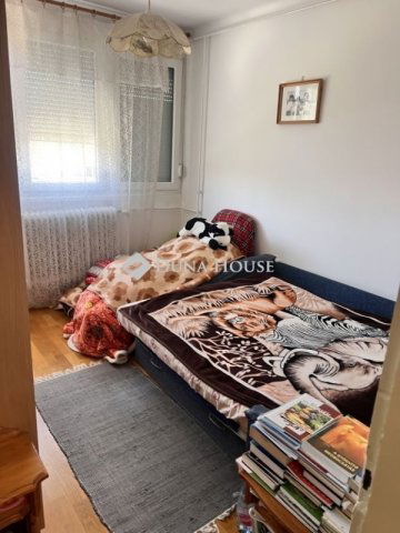 Eladó téglalakás, Zircen 59 M Ft, 4 szobás