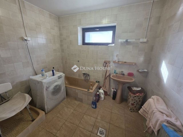 Eladó családi ház, Dabason 79.9 M Ft, 5 szobás