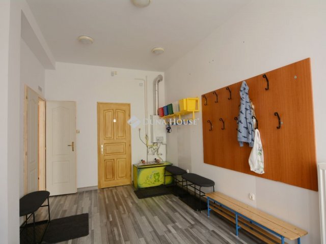 Kiadó üzlethelyiség, Kecskeméten 350 E Ft / hó, 2 szobás