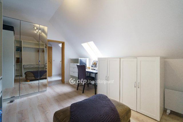 Eladó családi ház, Budapesten, III. kerületben 303 M Ft