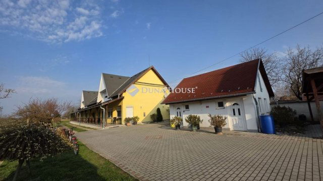 Eladó nyaraló, Bőn 299.999 M Ft, 20 szobás