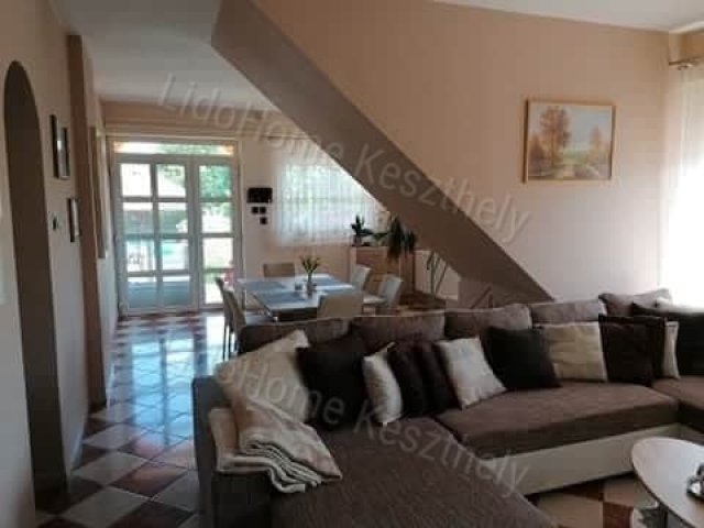 Eladó hotel, Keszthelyen 146 M Ft, 5 szobás / költözzbe.hu