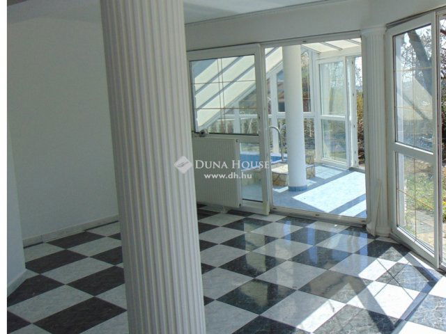Eladó családi ház, Budaörsön 375 M Ft, 9 szobás