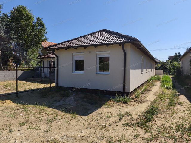 Eladó ikerház, Nyíregyházán 70 M Ft, 4 szobás